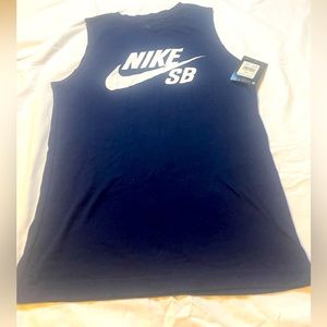 L Nike sleeveless shirt. Brand new with tags